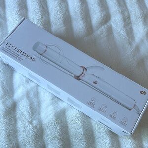 T3
CURLWRAP
1" - 1 ¼” Auto-Rotating Curling Iron

Just used a cou of times